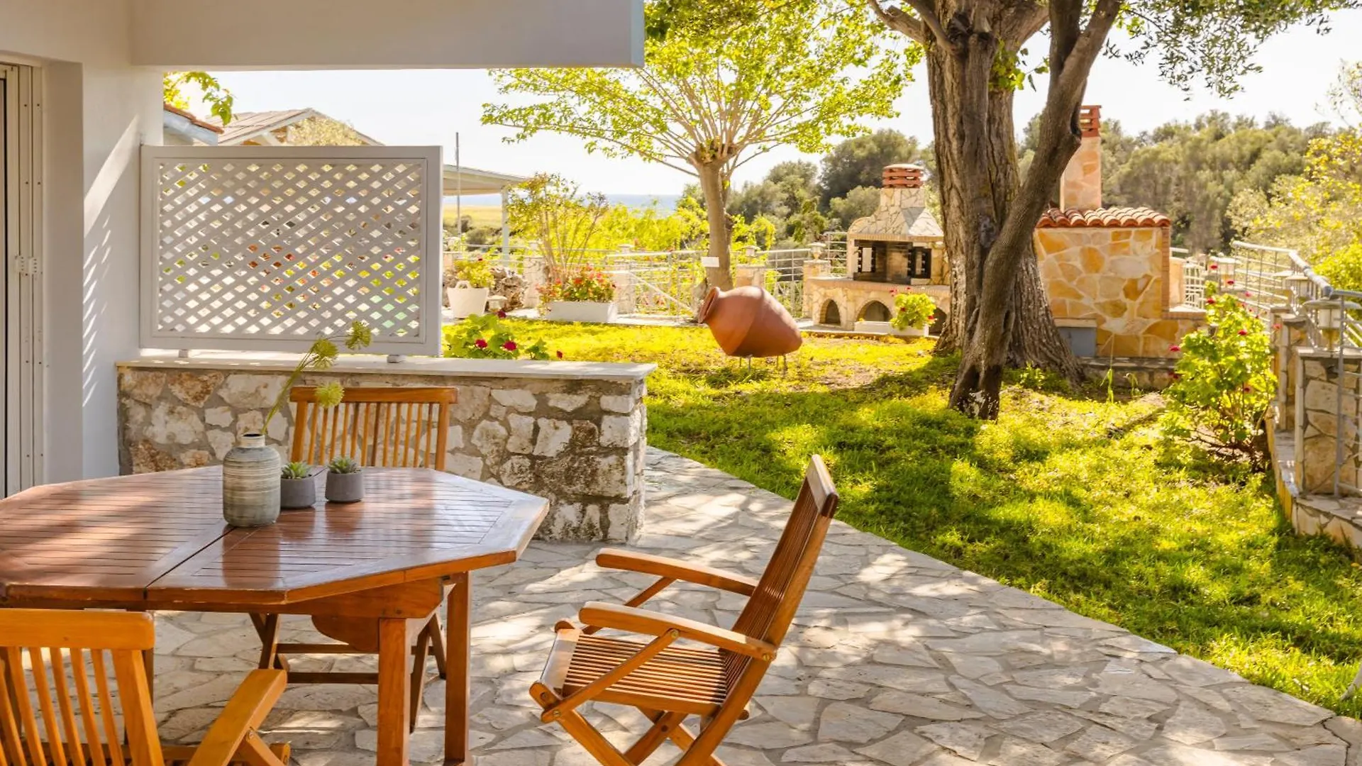 Hotel Costa Avithos Svoronata 4*,