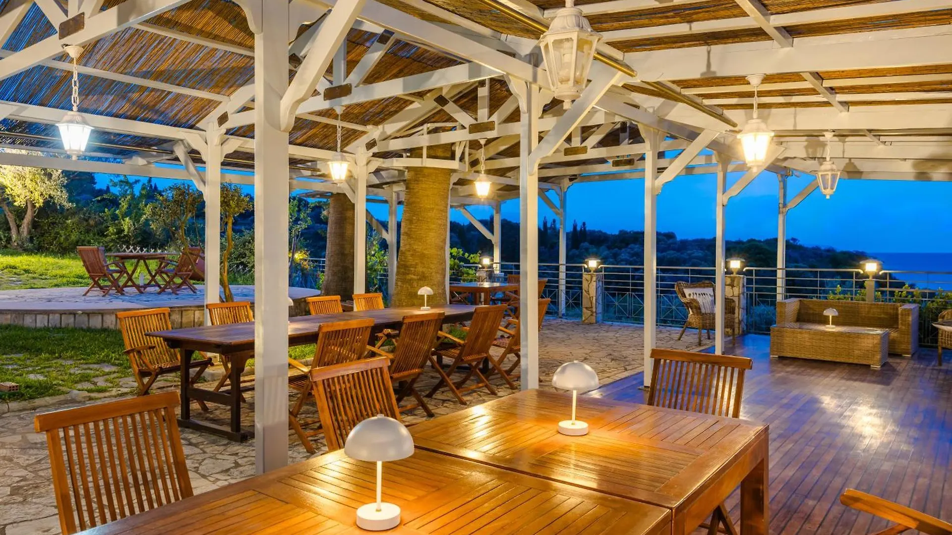 Hotel Costa Avithos Svoronata