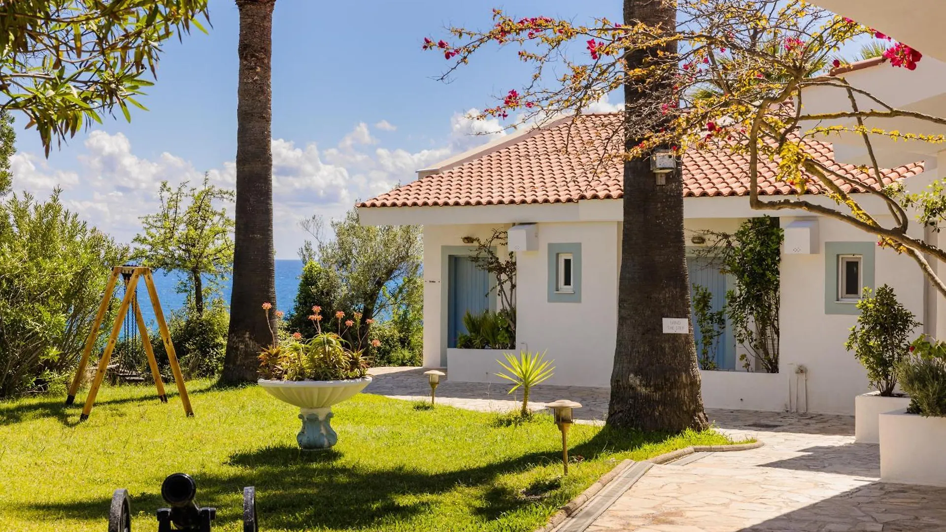 Hotel Costa Avithos Svoronata 4*,